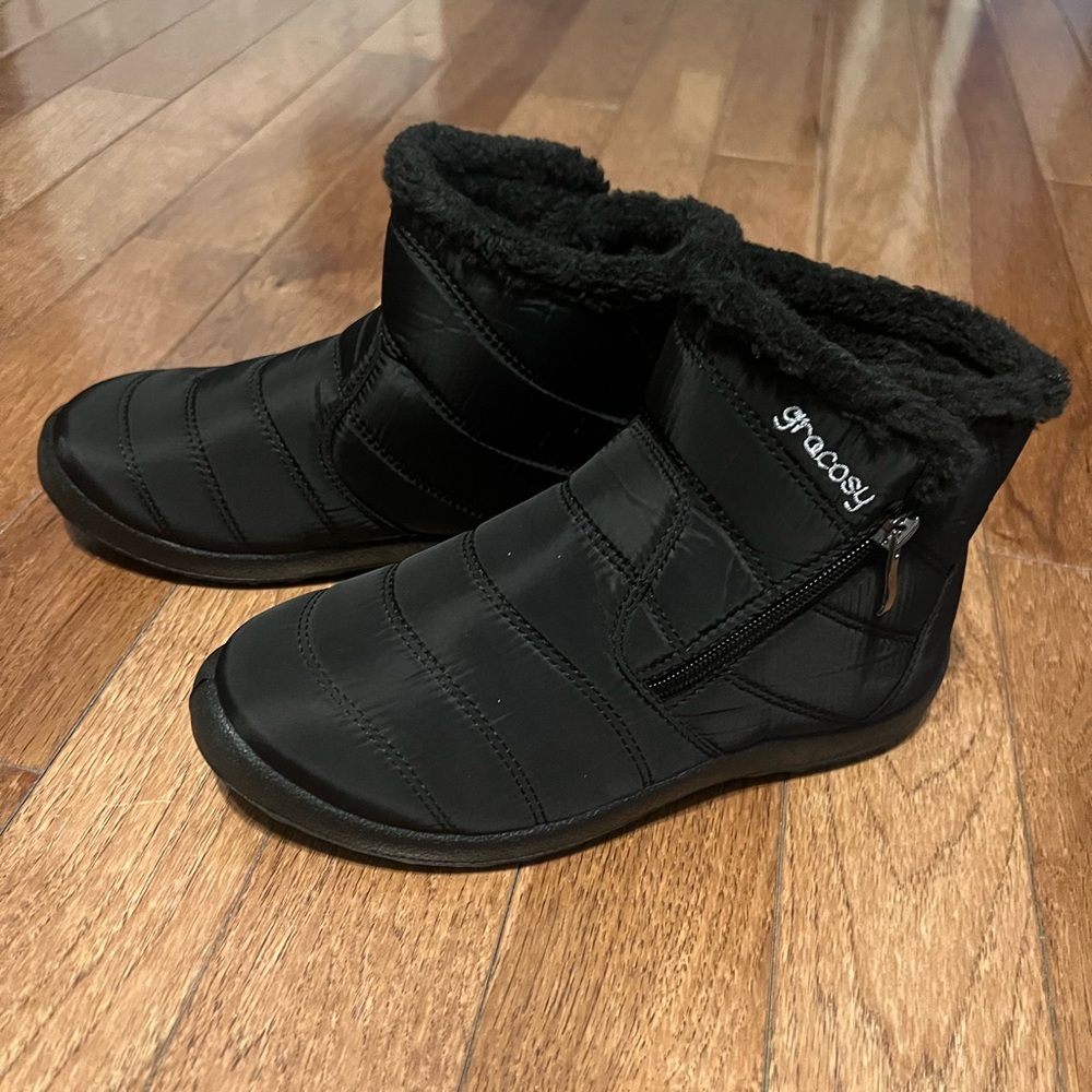 Gracosy Women’s Winter Boot Size 7.5 (40 EU)